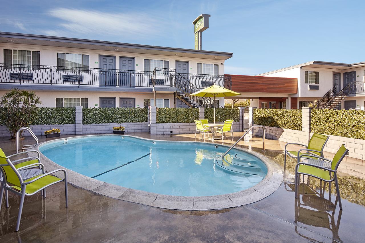 Studio Inn & Suites At Promenade Downey Esterno foto